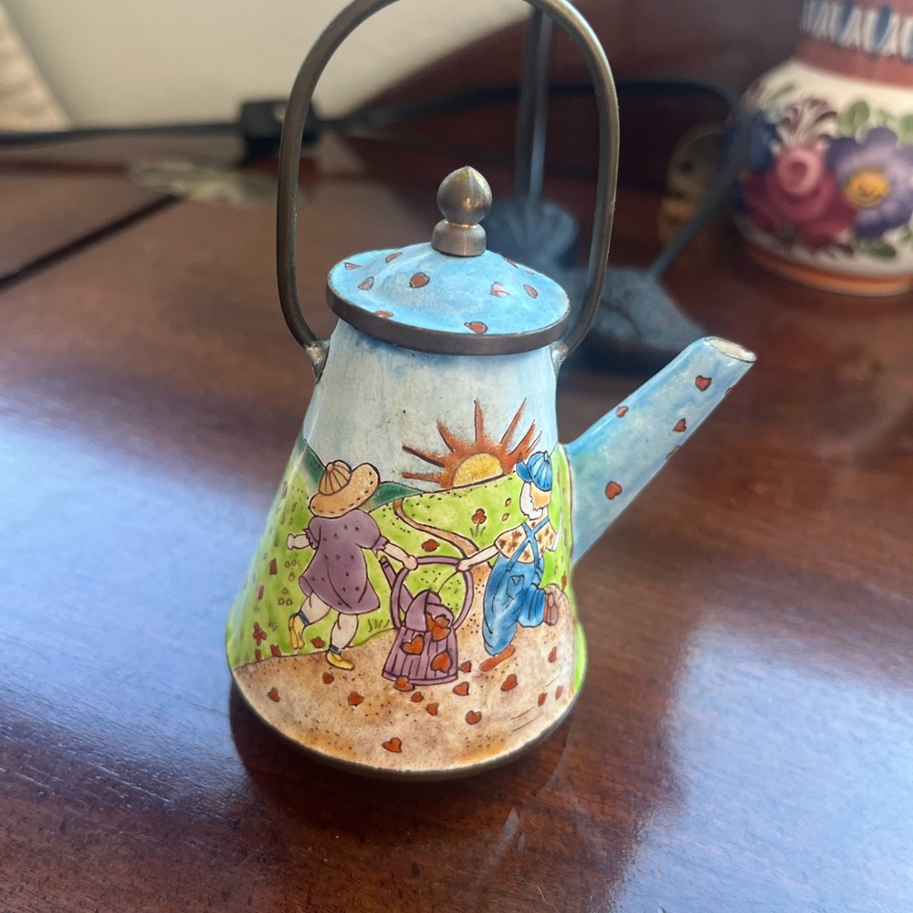 Empress Arts Miniature Enamel Teapot Coffee Pot With Lid Laundry 4.5” tall